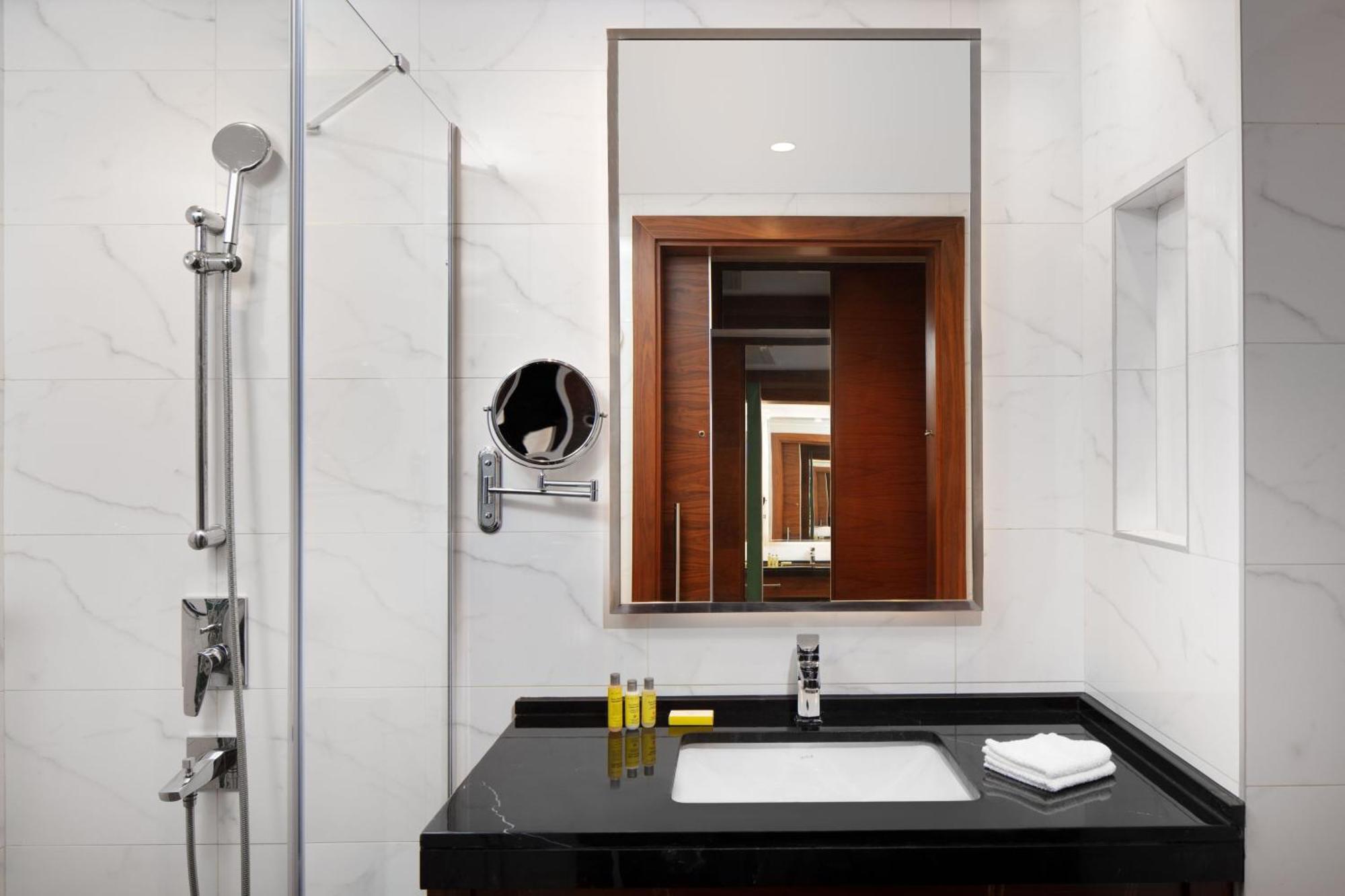 Delta Hotels By Marriott Istanbul Levent Экстерьер фото